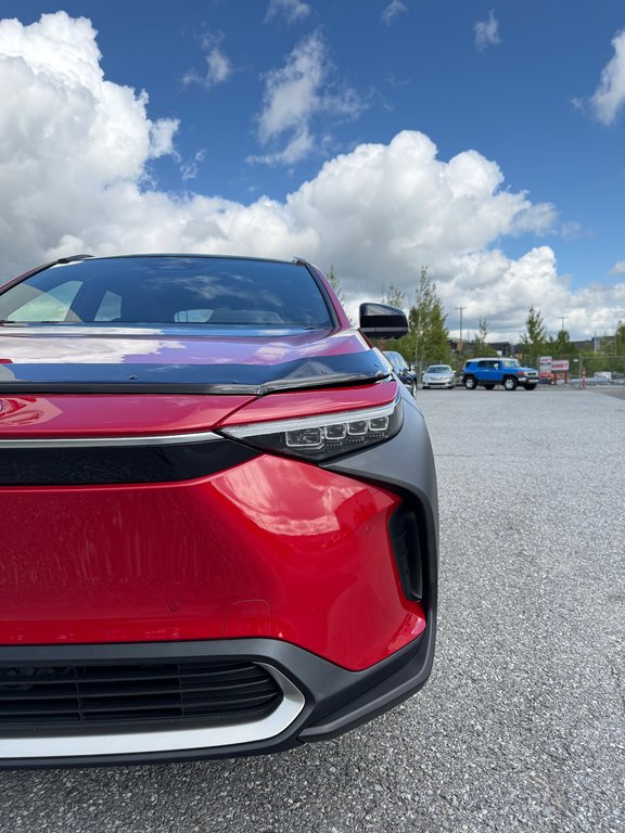 2023 Toyota bZ4X XLE AWD / MAGS / TOIT PANORAMIQUE in Thetford Mines, Quebec - 9 - w1024h768px