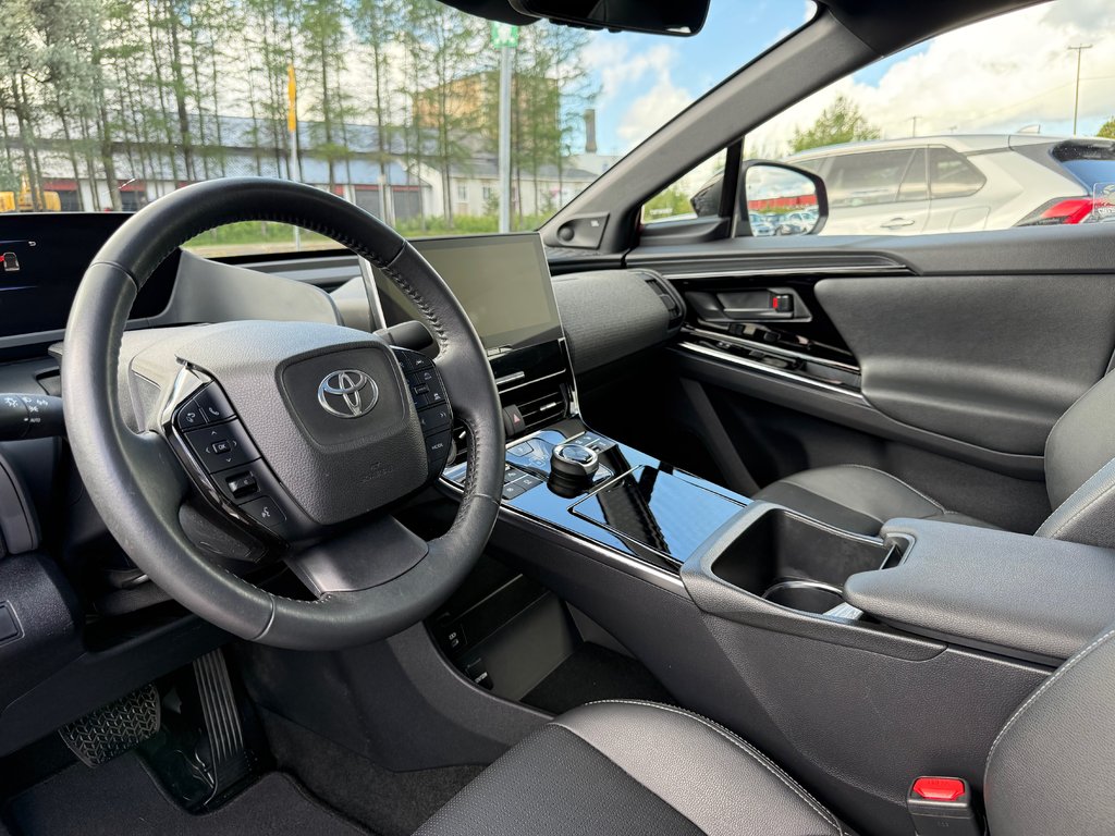2023 Toyota bZ4X XLE AWD / MAGS / TOIT PANORAMIQUE in Thetford Mines, Quebec - 21 - w1024h768px