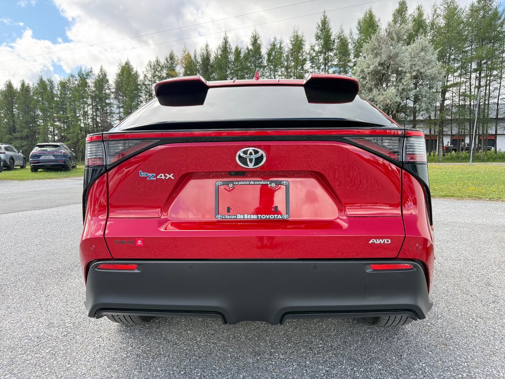 2023 Toyota bZ4X XLE AWD / MAGS / TOIT PANORAMIQUE in Thetford Mines, Quebec - 6 - w1024h768px