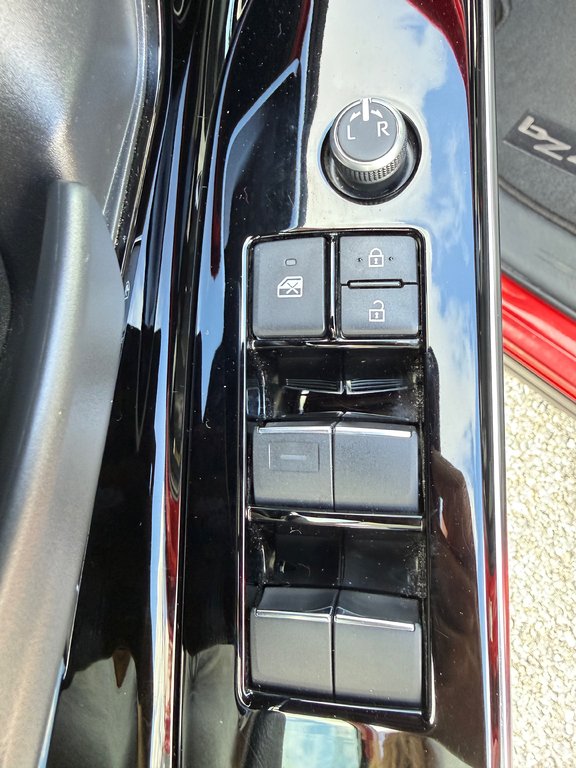 2023 Toyota bZ4X XLE AWD / MAGS / TOIT PANORAMIQUE in Thetford Mines, Quebec - 19 - w1024h768px