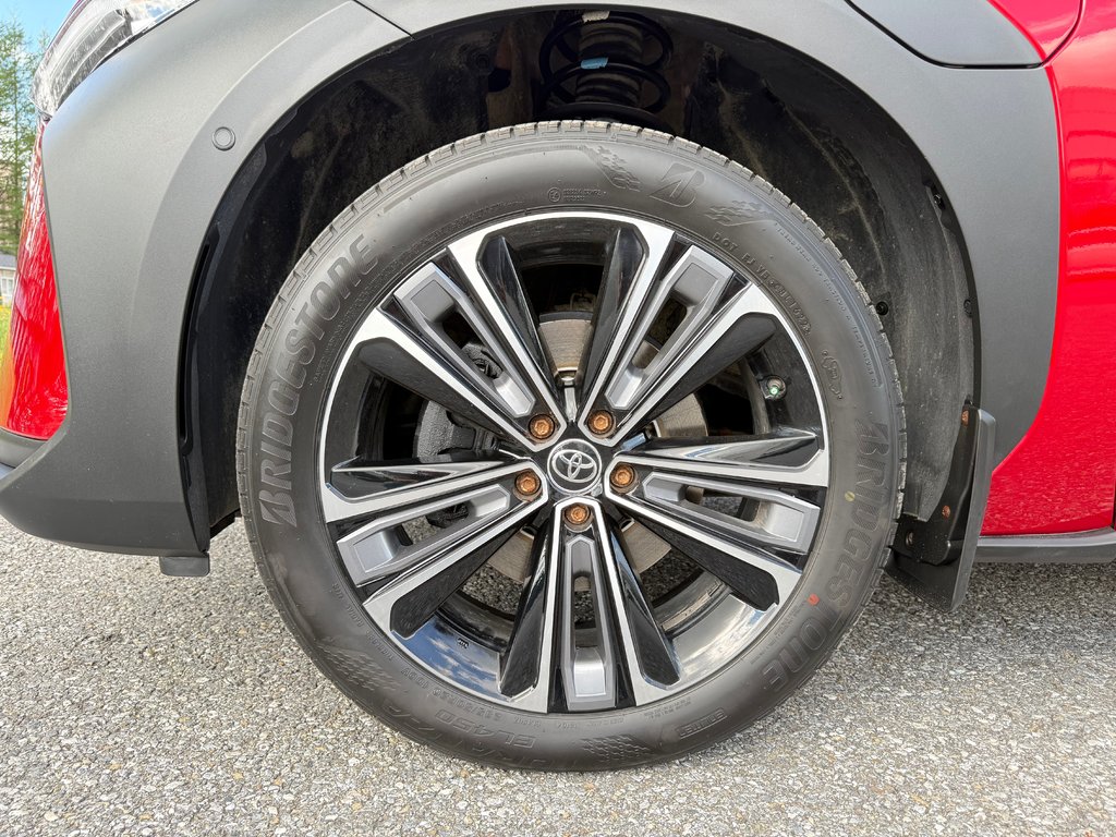 2023 Toyota bZ4X XLE AWD / MAGS / TOIT PANORAMIQUE in Thetford Mines, Quebec - 15 - w1024h768px
