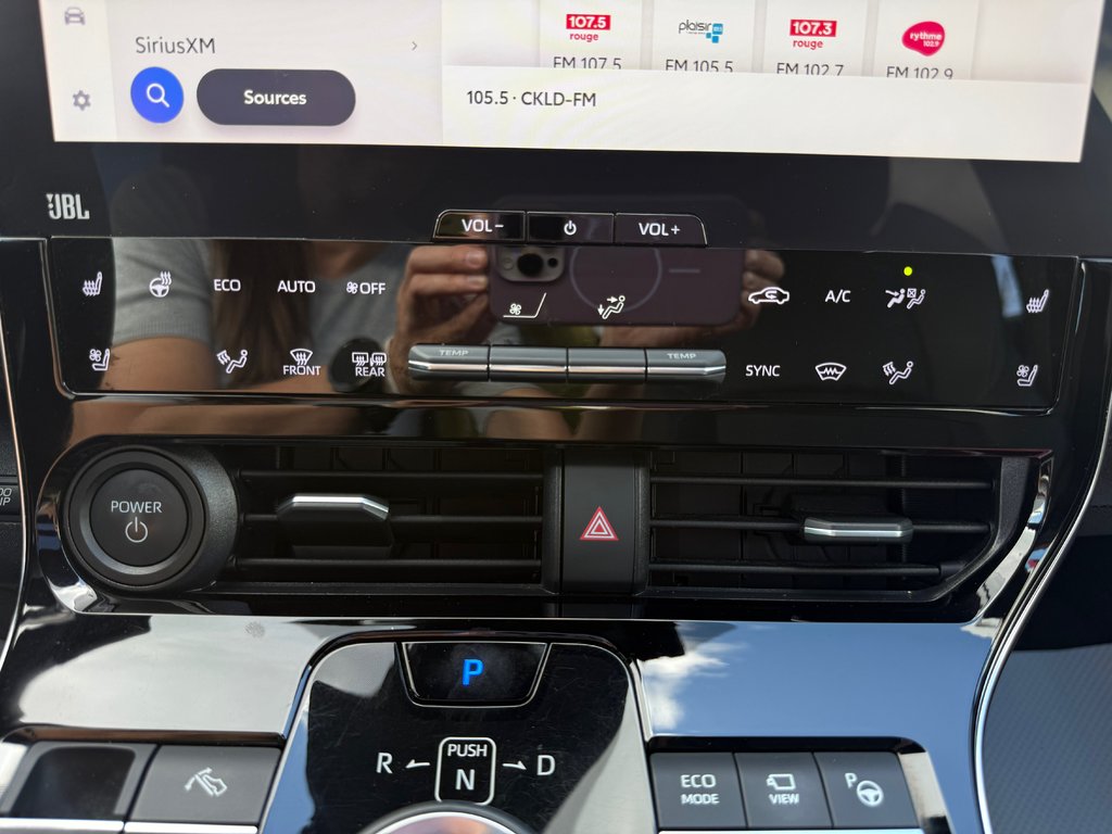 2023 Toyota bZ4X XLE AWD / MAGS / TOIT PANORAMIQUE in Thetford Mines, Quebec - 27 - w1024h768px