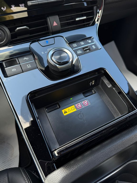 2023 Toyota bZ4X XLE AWD / MAGS / TOIT PANORAMIQUE in Thetford Mines, Quebec - 30 - w1024h768px