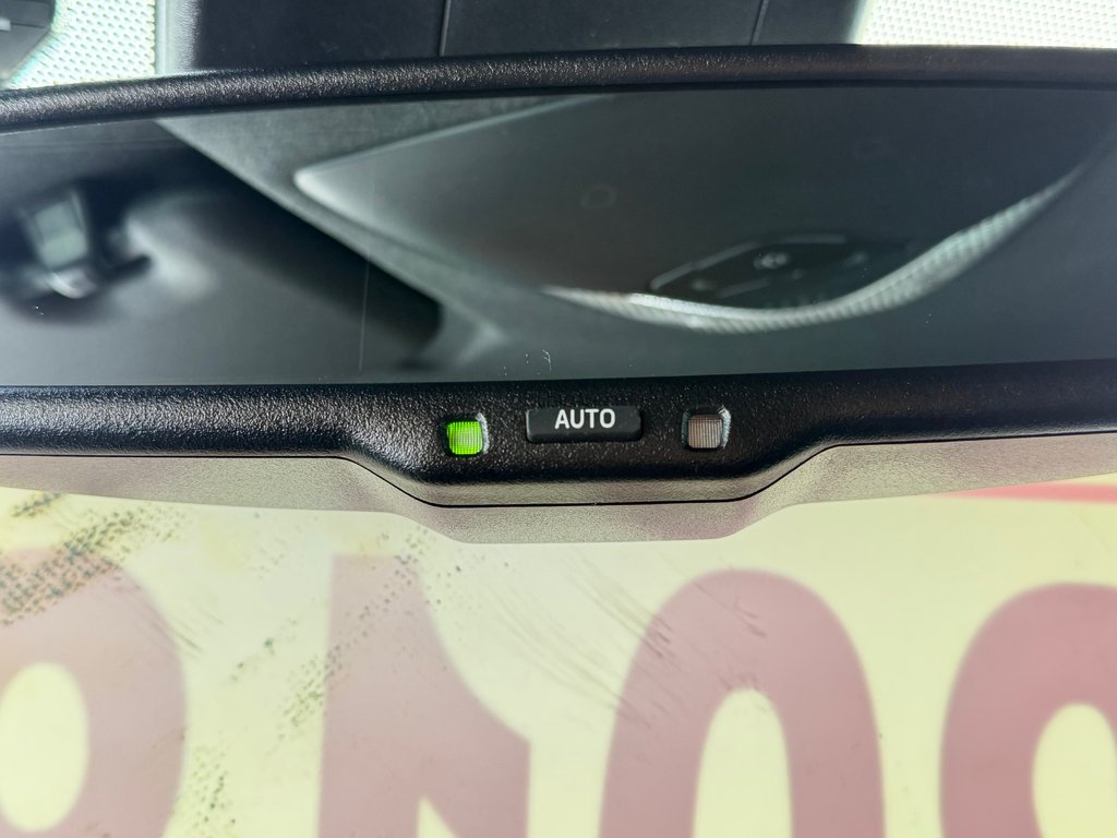 2018 Toyota C-HR XLE / TOIT BLANC HYPER RARE / TRÈS BAS KILOS / in Thetford Mines, Quebec - 50 - w1024h768px