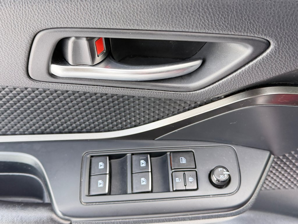 2018 Toyota C-HR XLE / TOIT BLANC HYPER RARE / TRÈS BAS KILOS / in Thetford Mines, Quebec - 25 - w1024h768px