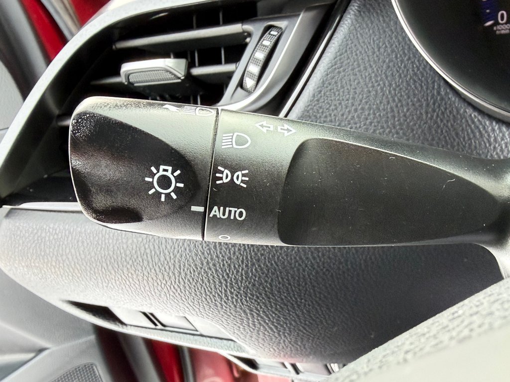 2018 Toyota C-HR XLE / TOIT BLANC HYPER RARE / TRÈS BAS KILOS / in Thetford Mines, Quebec - 34 - w1024h768px