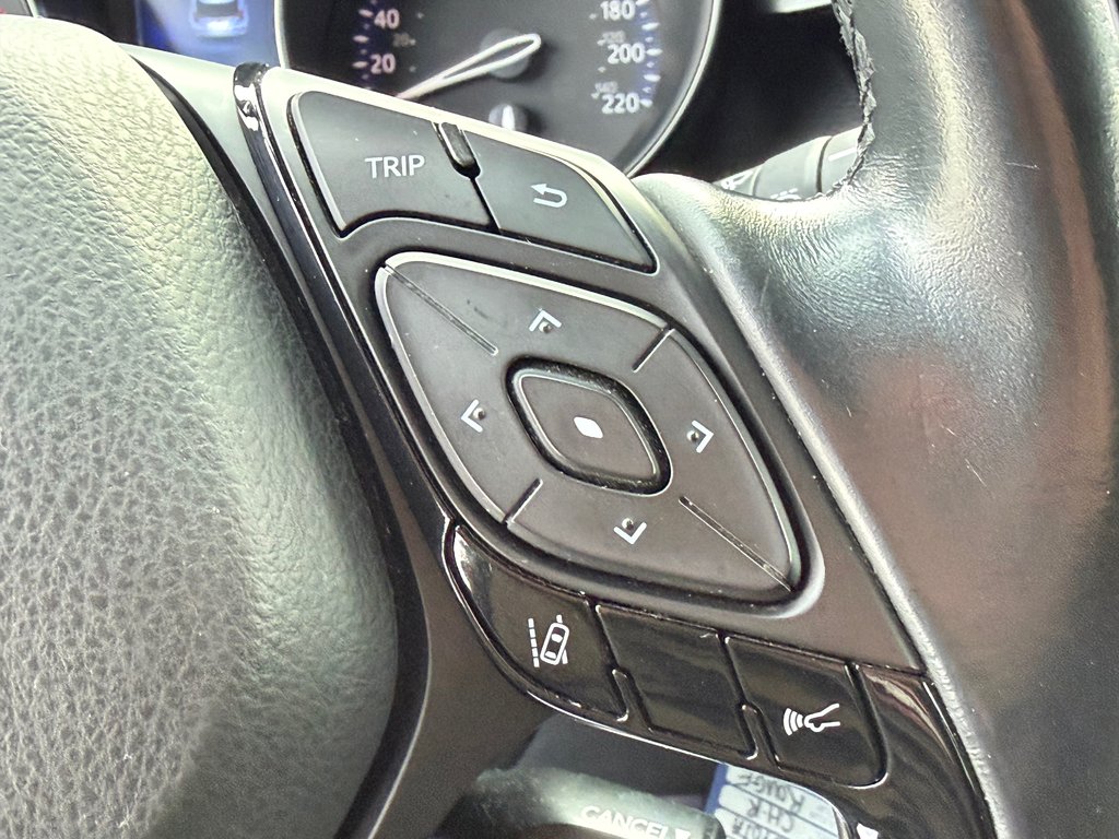 2018 Toyota C-HR XLE / TOIT BLANC HYPER RARE / TRÈS BAS KILOS / in Thetford Mines, Quebec - 35 - w1024h768px