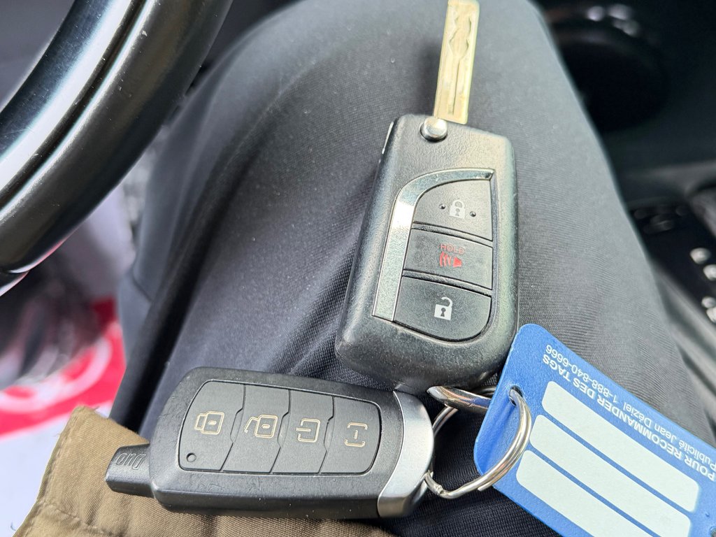 2018 Toyota C-HR XLE / TOIT BLANC HYPER RARE / TRÈS BAS KILOS / in Thetford Mines, Quebec - 51 - w1024h768px