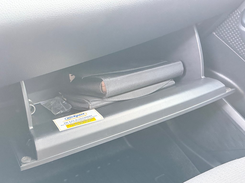 2018 Toyota C-HR XLE / TOIT BLANC HYPER RARE / TRÈS BAS KILOS / in Thetford Mines, Quebec - 49 - w1024h768px