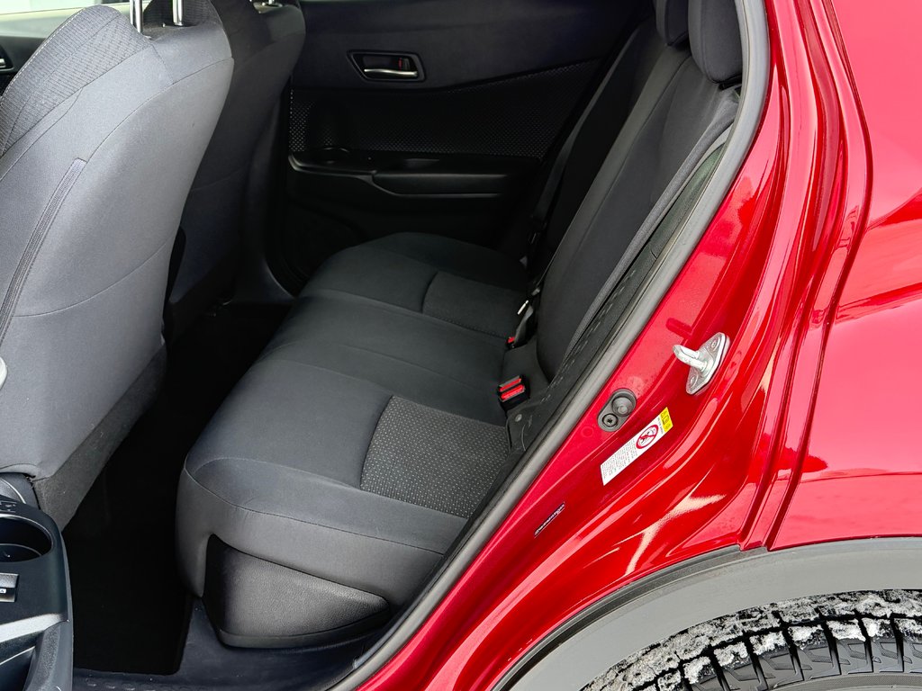 2018 Toyota C-HR XLE / TOIT BLANC HYPER RARE / TRÈS BAS KILOS / in Thetford Mines, Quebec - 53 - w1024h768px