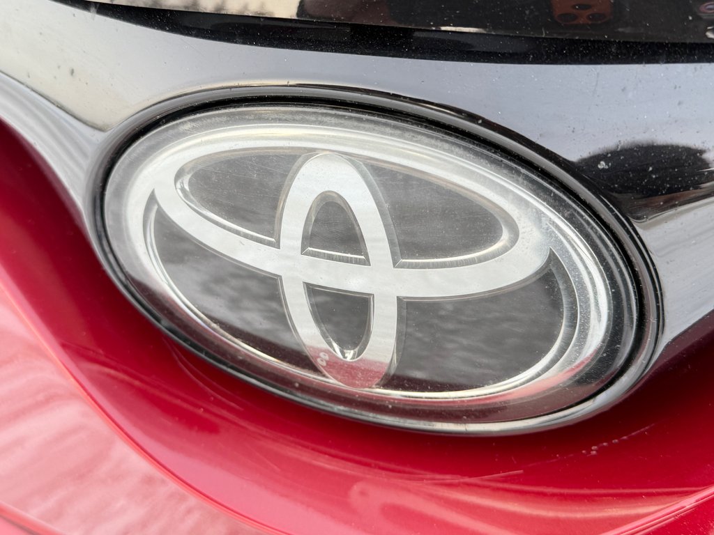 2018 Toyota C-HR XLE / TOIT BLANC HYPER RARE / TRÈS BAS KILOS / in Thetford Mines, Quebec - 11 - w1024h768px