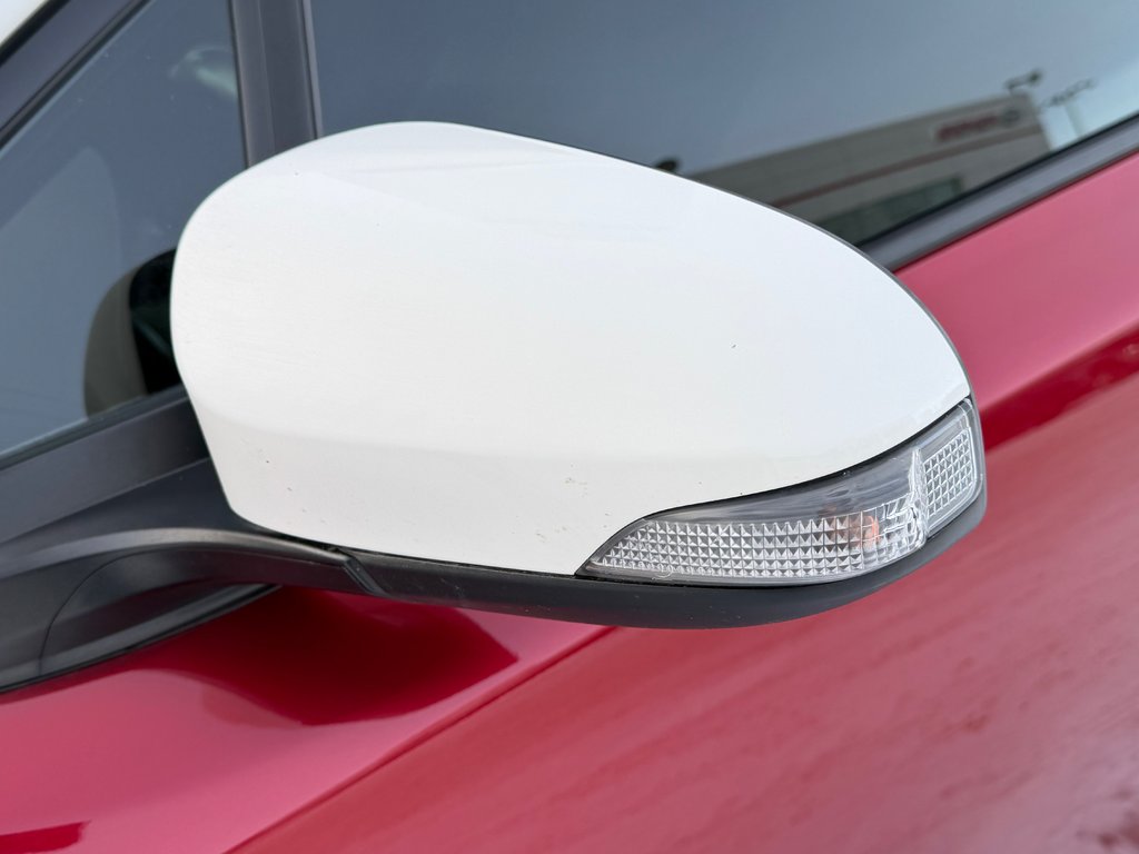 2018 Toyota C-HR XLE / TOIT BLANC HYPER RARE / TRÈS BAS KILOS / in Thetford Mines, Quebec - 18 - w1024h768px