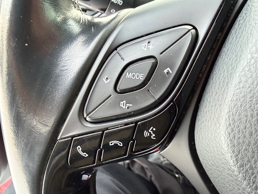 2018 Toyota C-HR XLE / TOIT BLANC HYPER RARE / TRÈS BAS KILOS / in Thetford Mines, Quebec - 33 - w1024h768px