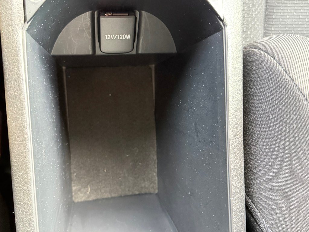 2018 Toyota C-HR XLE / TOIT BLANC HYPER RARE / TRÈS BAS KILOS / in Thetford Mines, Quebec - 48 - w1024h768px