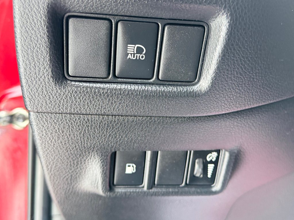 2018 Toyota C-HR XLE / TOIT BLANC HYPER RARE / TRÈS BAS KILOS / in Thetford Mines, Quebec - 30 - w1024h768px