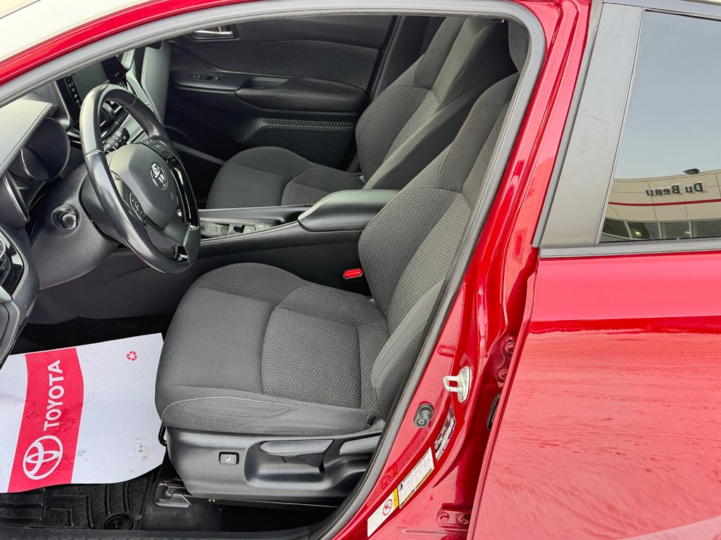 2018 Toyota C-HR XLE / TOIT BLANC HYPER RARE / TRÈS BAS KILOS / in Thetford Mines, Quebec - 26 - w1024h768px