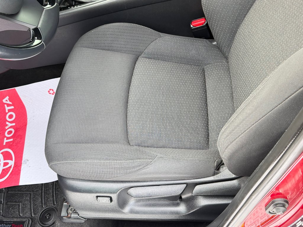 2018 Toyota C-HR XLE / TOIT BLANC HYPER RARE / TRÈS BAS KILOS / in Thetford Mines, Quebec - 29 - w1024h768px