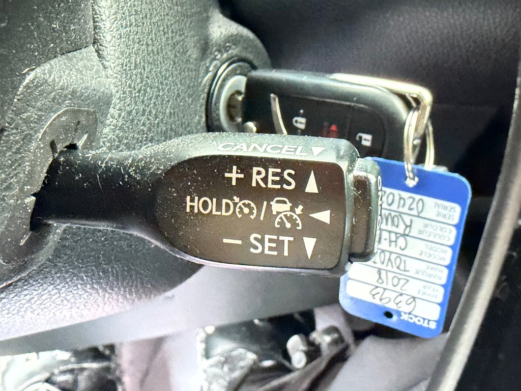 2018 Toyota C-HR XLE / TOIT BLANC HYPER RARE / TRÈS BAS KILOS / in Thetford Mines, Quebec - 36 - w1024h768px