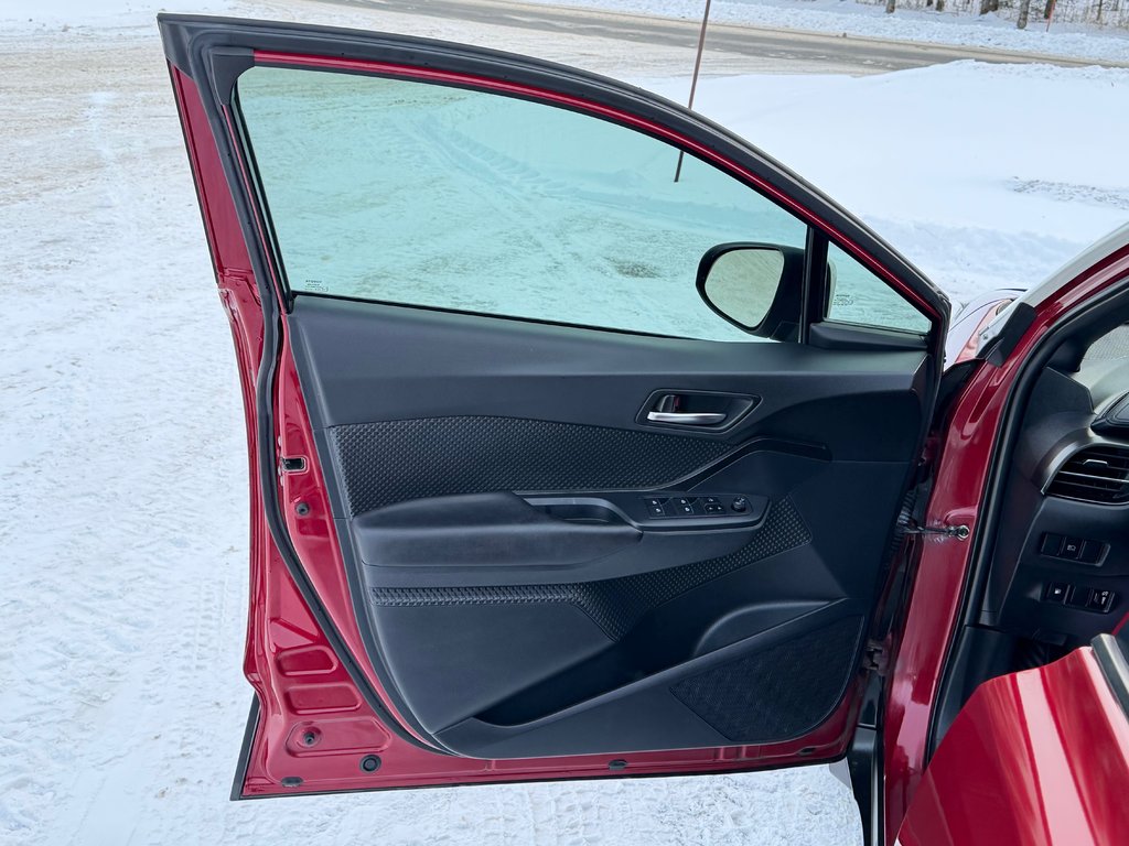 2018 Toyota C-HR XLE / TOIT BLANC HYPER RARE / TRÈS BAS KILOS / in Thetford Mines, Quebec - 24 - w1024h768px