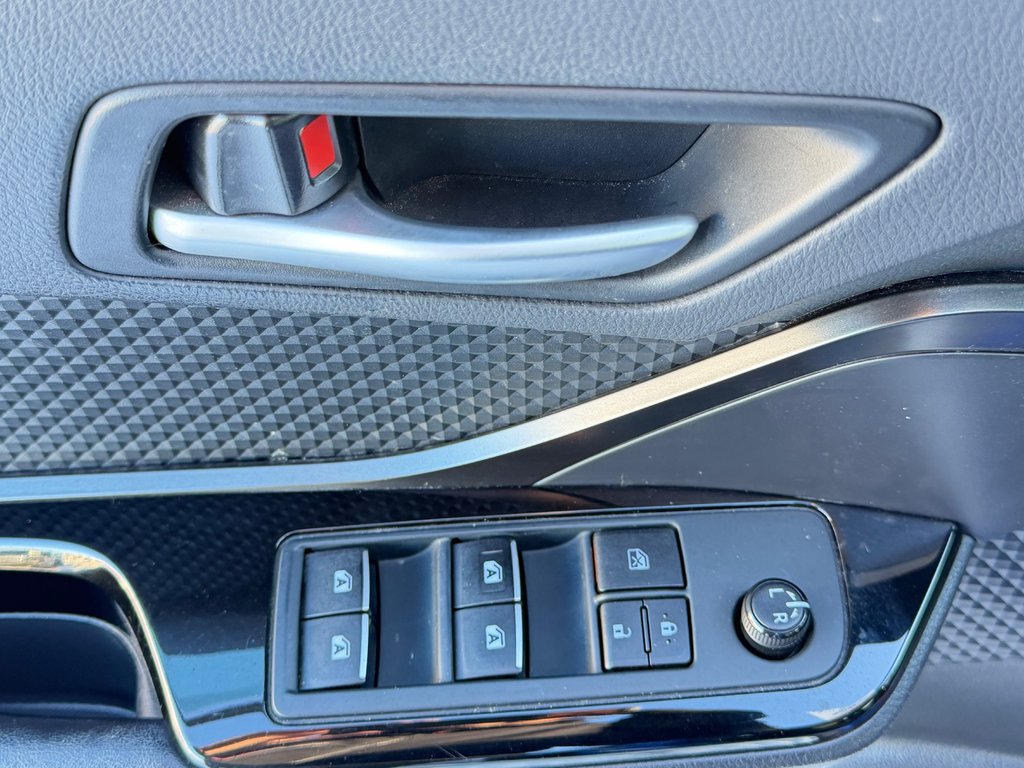Toyota C-HR XLE / BAS KILOS / TRÈS ÉCONOMIQUE / 2019 à Thetford Mines, Québec - 20 - w1024h768px
