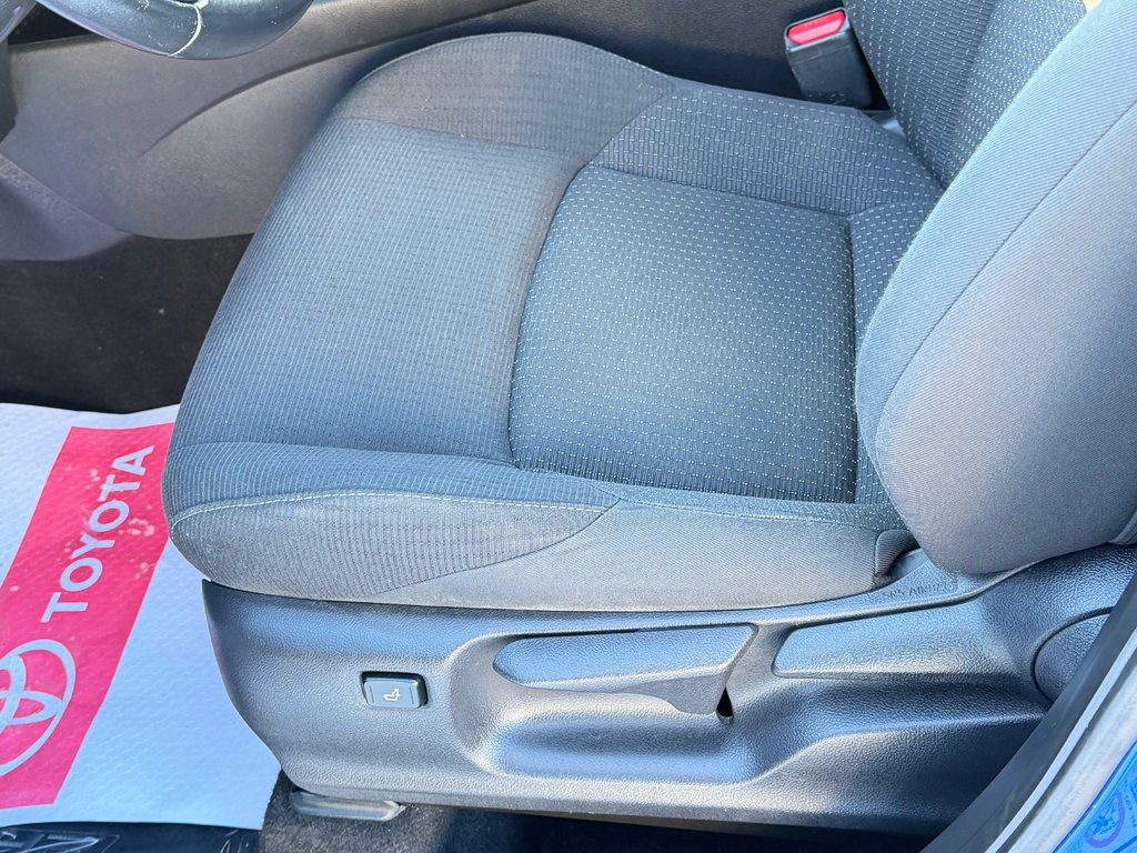 Toyota C-HR XLE / BAS KILOS / TRÈS ÉCONOMIQUE / 2019 à Thetford Mines, Québec - 23 - w1024h768px