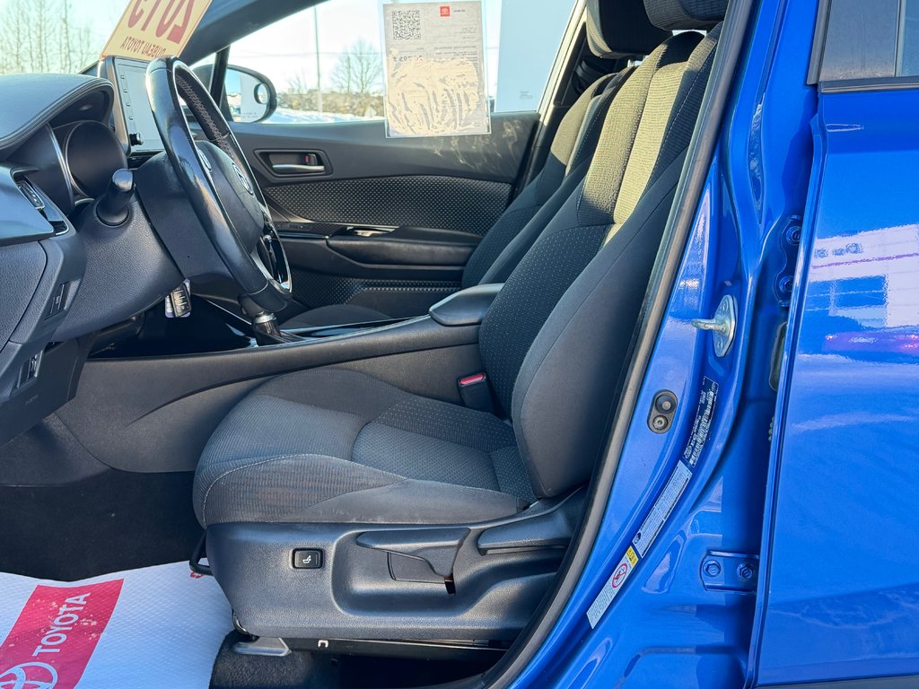 Toyota C-HR XLE / BAS KILOS / TRÈS ÉCONOMIQUE / 2019 à Thetford Mines, Québec - 22 - w1024h768px