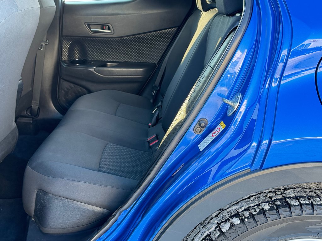 Toyota C-HR XLE / BAS KILOS / TRÈS ÉCONOMIQUE / 2019 à Thetford Mines, Québec - 45 - w1024h768px