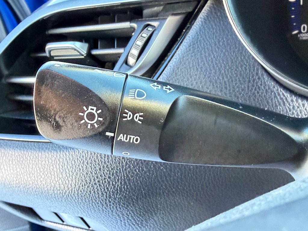 Toyota C-HR XLE / BAS KILOS / TRÈS ÉCONOMIQUE / 2019 à Thetford Mines, Québec - 27 - w1024h768px