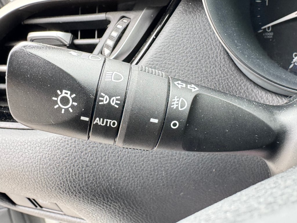 Toyota C-HR LIMITED / LA TOTALE !!! CUIR / A QUI LA CHANCE ? / 2021 à Thetford Mines, Québec - 35 - w1024h768px