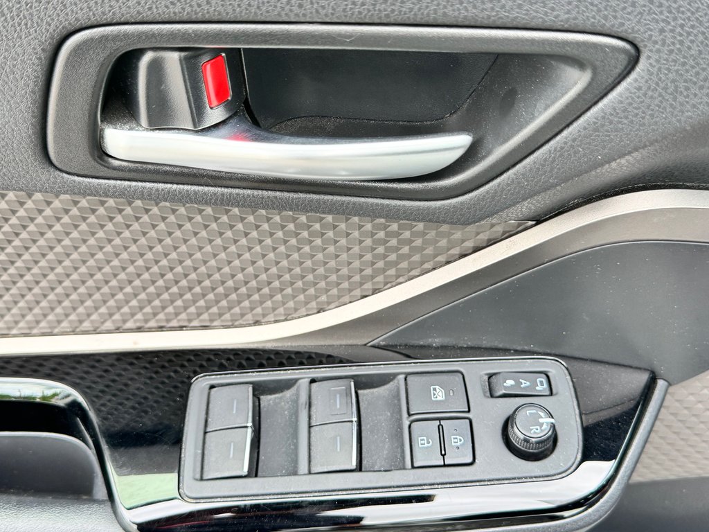 Toyota C-HR LIMITED / LA TOTALE !!! CUIR / A QUI LA CHANCE ? / 2021 à Thetford Mines, Québec - 24 - w1024h768px