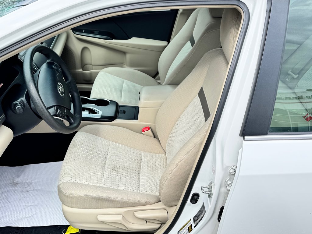 Toyota Camry LE / BEAU COMME UN COEUR / ULTRA FIABLE / 2013 à Thetford Mines, Québec - 26 - w1024h768px