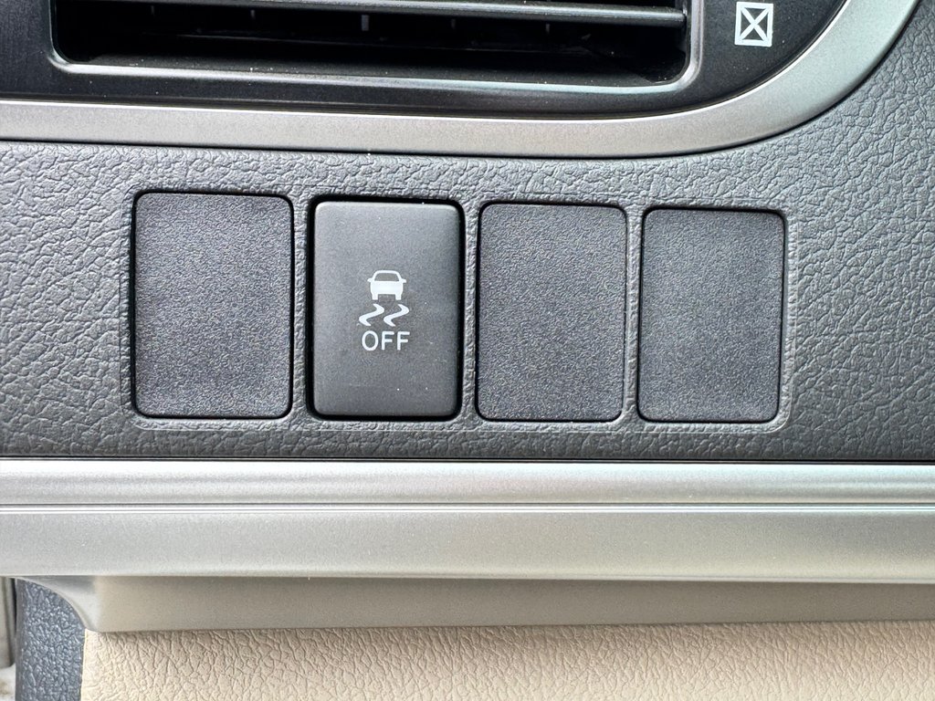Toyota Camry LE / BEAU COMME UN COEUR / ULTRA FIABLE / 2013 à Thetford Mines, Québec - 30 - w1024h768px