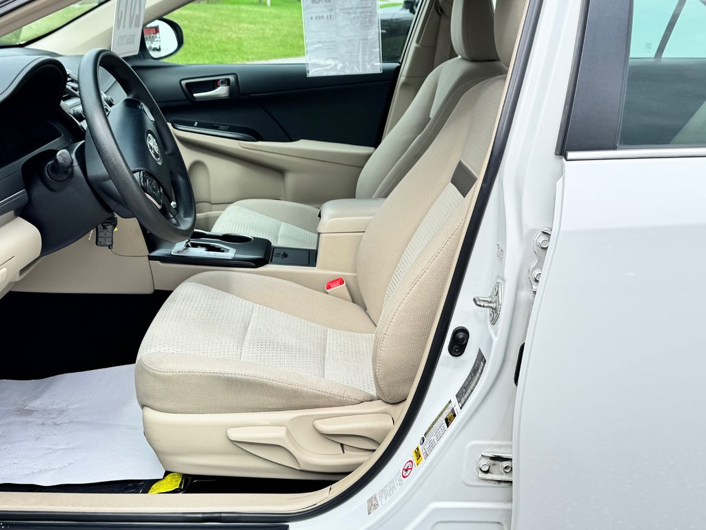 Toyota Camry LE / BEAU COMME UN COEUR / ULTRA FIABLE / 2013 à Thetford Mines, Québec - 27 - w1024h768px