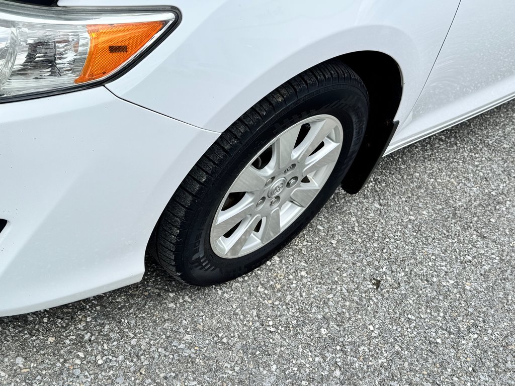Toyota Camry LE / BEAU COMME UN COEUR / ULTRA FIABLE / 2013 à Thetford Mines, Québec - 13 - w1024h768px
