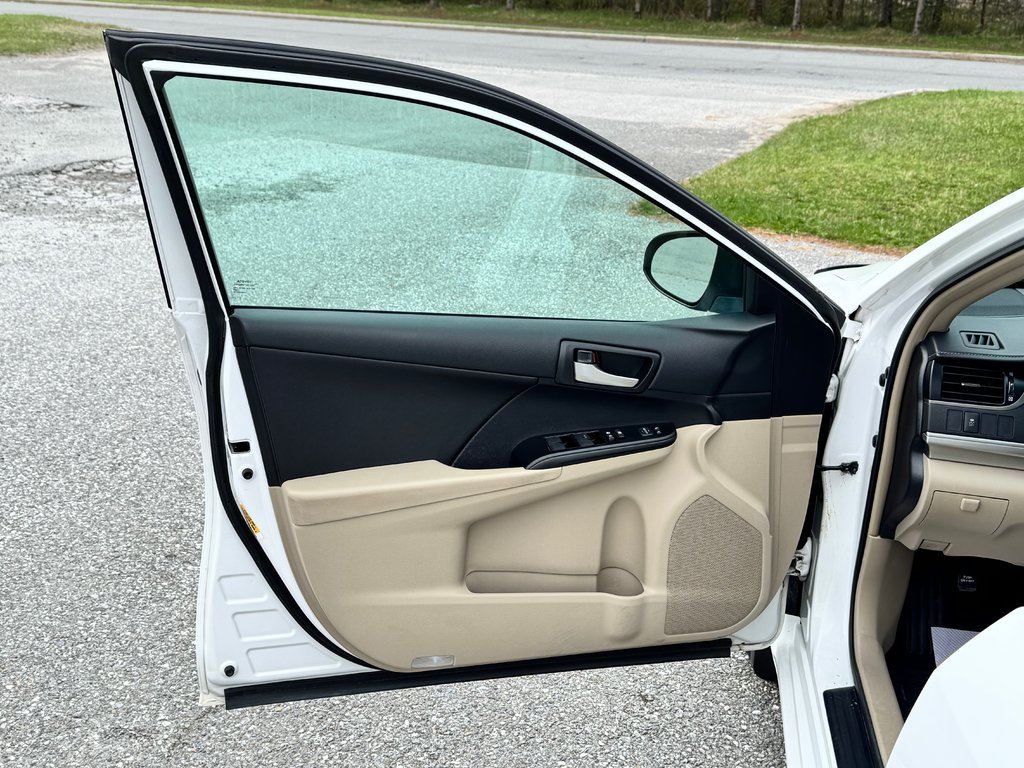 Toyota Camry LE / BEAU COMME UN COEUR / ULTRA FIABLE / 2013 à Thetford Mines, Québec - 24 - w1024h768px