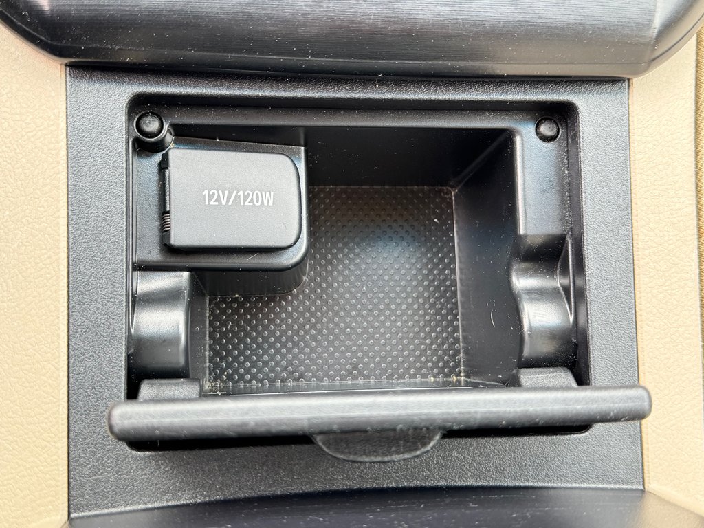 Toyota Camry LE / BEAU COMME UN COEUR / ULTRA FIABLE / 2013 à Thetford Mines, Québec - 49 - w1024h768px