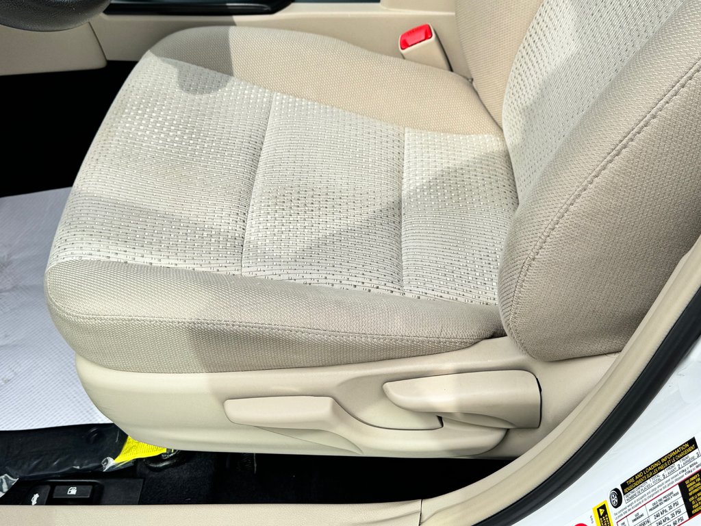 Toyota Camry LE / BEAU COMME UN COEUR / ULTRA FIABLE / 2013 à Thetford Mines, Québec - 29 - w1024h768px