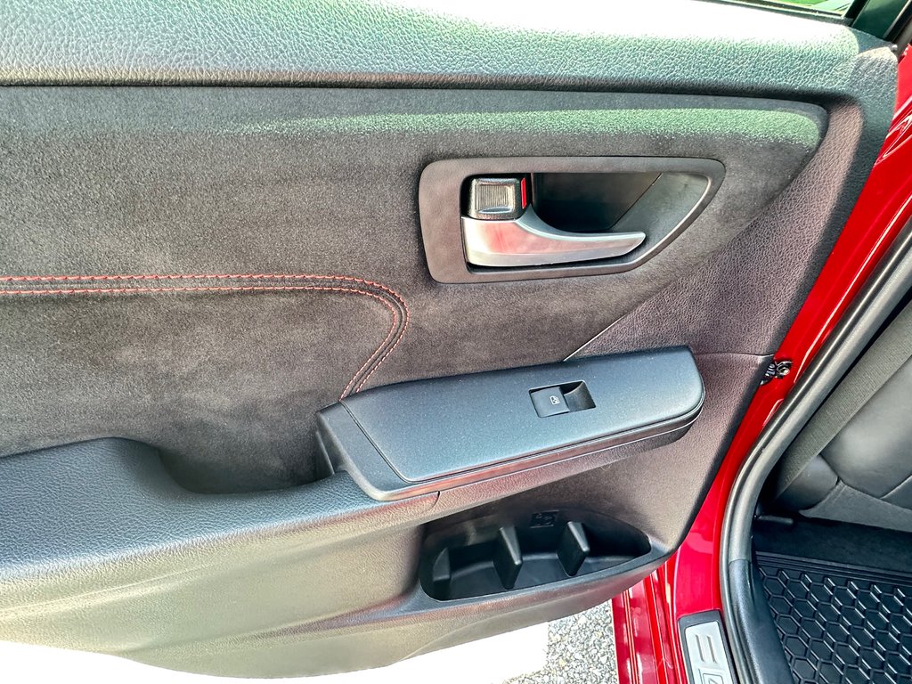 Toyota Camry XSE V6 / HYPER RARE !!! TRÈS BAS KILOS / GO!!! / 2015 à Thetford Mines, Québec - 45 - w1024h768px