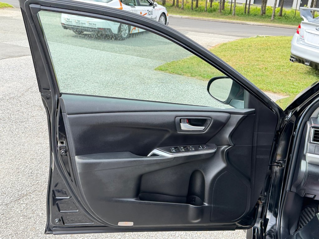 Toyota Camry SE / AUTOM / PRIX IMBATTABLE !!!!! / 2017 à Thetford Mines, Québec - 24 - w1024h768px