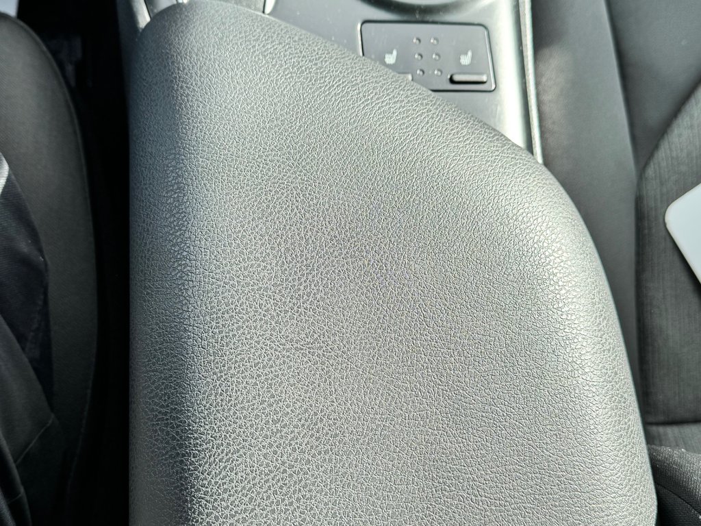 Toyota Camry LE / TRÈS BAS KILOS /  FIABILITÉ GARANTIE / 2018 à Thetford Mines, Québec - 45 - w1024h768px