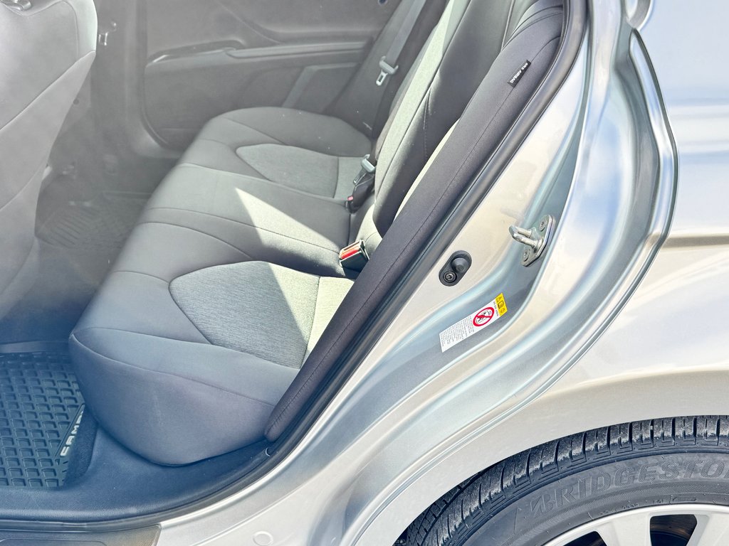 Toyota Camry LE / TRÈS BAS KILOS /  FIABILITÉ GARANTIE / 2018 à Thetford Mines, Québec - 51 - w1024h768px