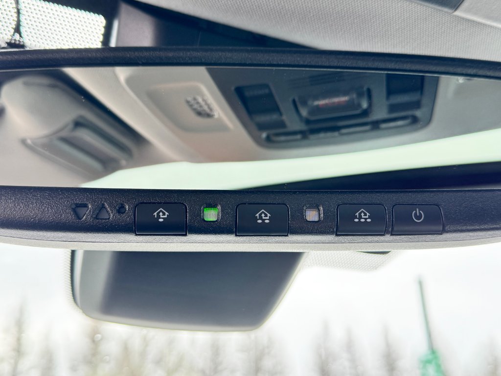 2019 Toyota Camry HYBRIDE SE / GROUPE AMÉLIORÉ / MAGS 18 / ANGLES MORT ET +++ / in Thetford Mines, Quebec - 57 - w1024h768px