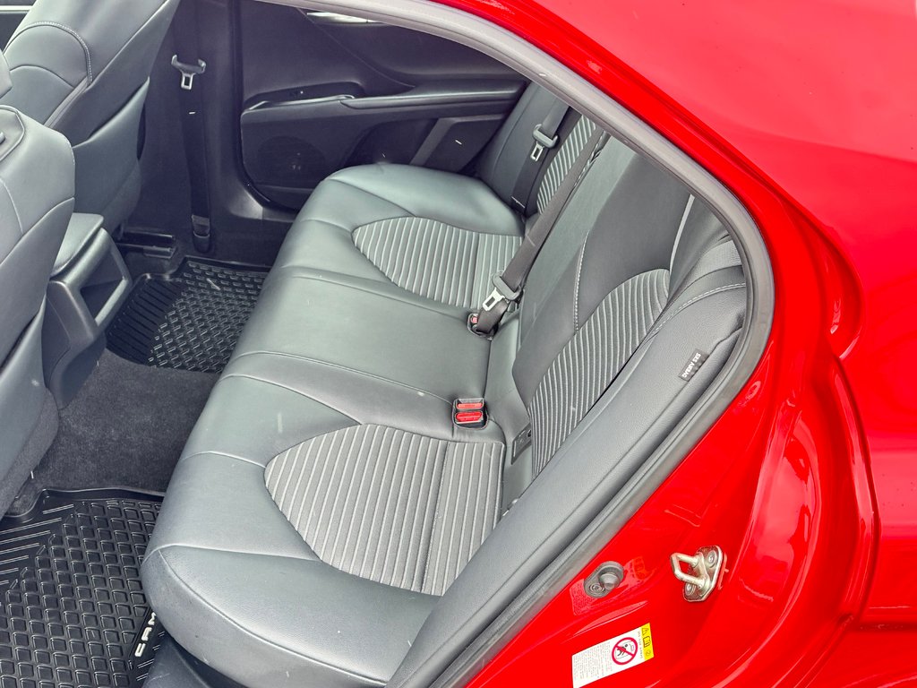 2019 Toyota Camry HYBRIDE SE / GROUPE AMÉLIORÉ / MAGS 18 / ANGLES MORT ET +++ / in Thetford Mines, Quebec - 61 - w1024h768px