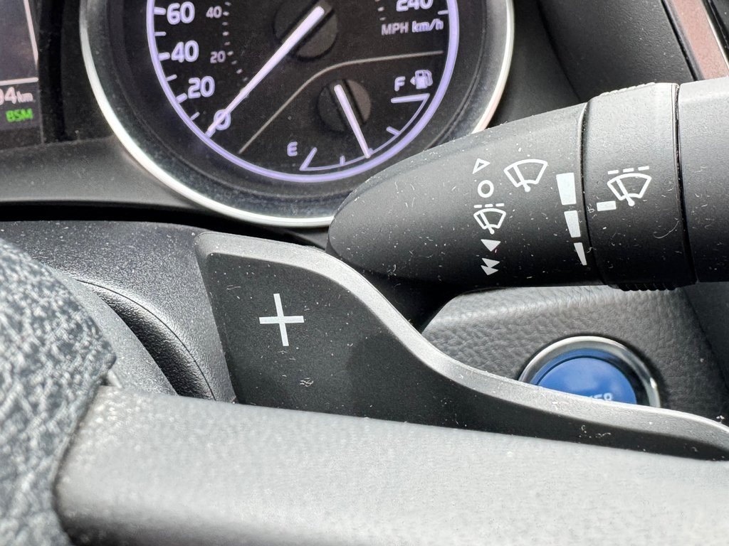 2019 Toyota Camry HYBRIDE SE / GROUPE AMÉLIORÉ / MAGS 18 / ANGLES MORT ET +++ / in Thetford Mines, Quebec - 43 - w1024h768px