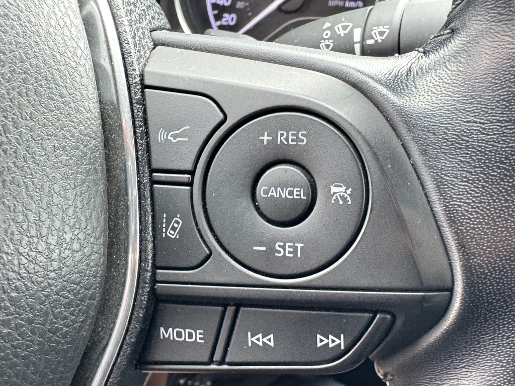 2019 Toyota Camry HYBRIDE SE / GROUPE AMÉLIORÉ / MAGS 18 / ANGLES MORT ET +++ / in Thetford Mines, Quebec - 41 - w1024h768px