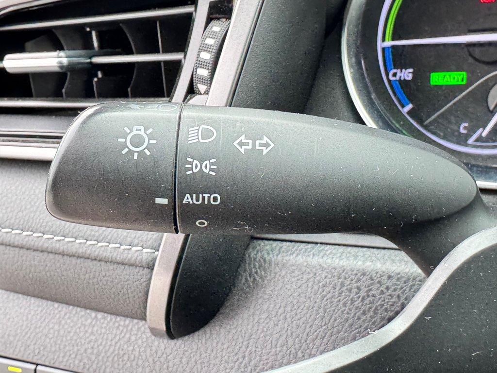 2019 Toyota Camry HYBRIDE SE / GROUPE AMÉLIORÉ / MAGS 18 / ANGLES MORT ET +++ / in Thetford Mines, Quebec - 39 - w1024h768px