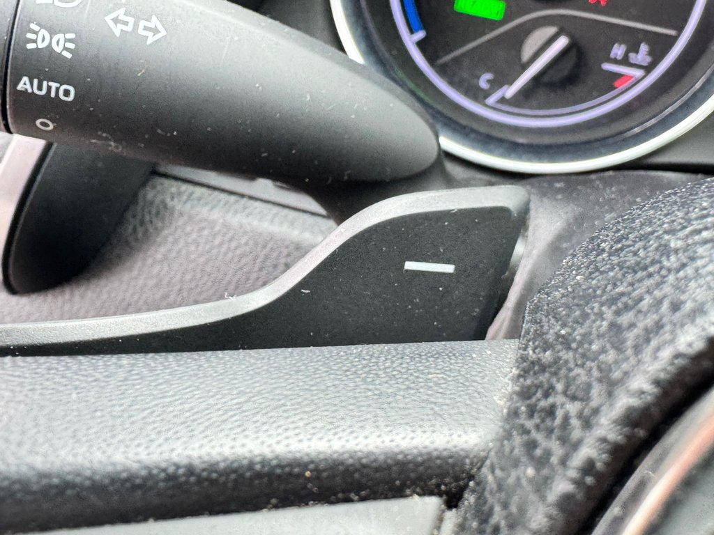 2019 Toyota Camry HYBRIDE SE / GROUPE AMÉLIORÉ / MAGS 18 / ANGLES MORT ET +++ / in Thetford Mines, Quebec - 40 - w1024h768px
