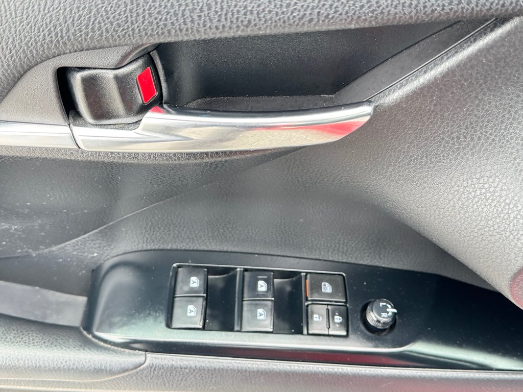 2019 Toyota Camry HYBRIDE SE / GROUPE AMÉLIORÉ / MAGS 18 / ANGLES MORT ET +++ / in Thetford Mines, Quebec - 29 - w1024h768px