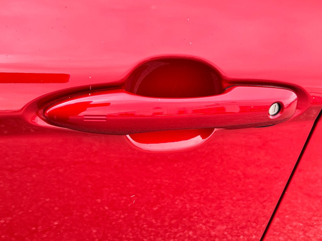 2019 Toyota Camry HYBRIDE SE / GROUPE AMÉLIORÉ / MAGS 18 / ANGLES MORT ET +++ / in Thetford Mines, Quebec - 21 - w1024h768px