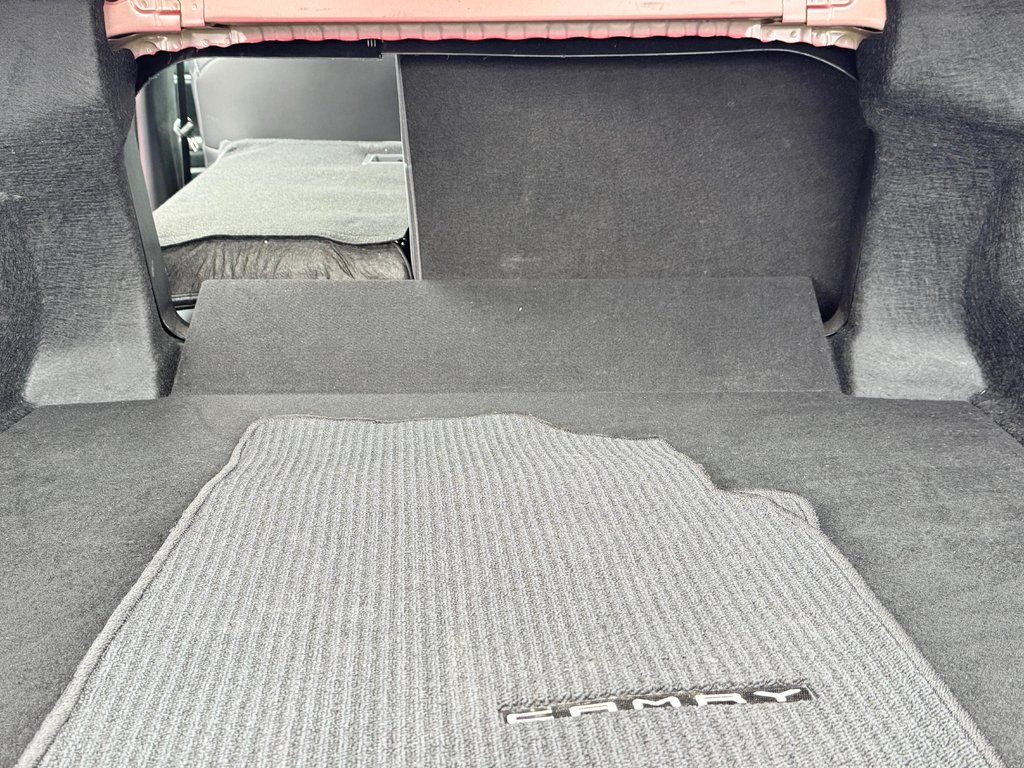 2019 Toyota Camry HYBRIDE SE / GROUPE AMÉLIORÉ / MAGS 18 / ANGLES MORT ET +++ / in Thetford Mines, Quebec - 66 - w1024h768px